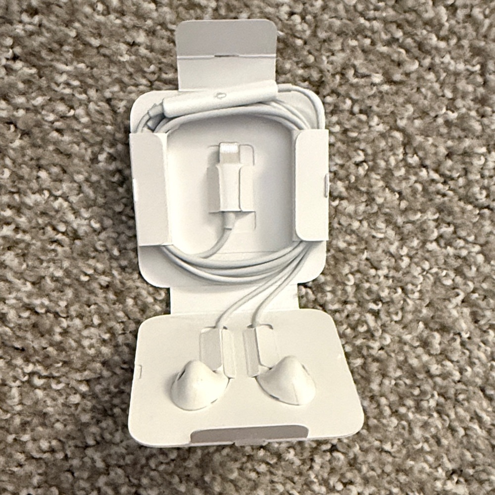 Apple Earbuds with Lightning Connector